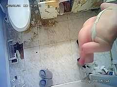 Milf in bathroom on a cam  Nice ass and hover techniques