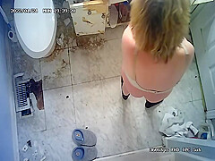 Milf in bathroom on a cam  Nice ass and hover techniques