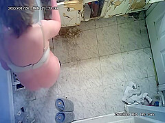 Milf in bathroom on a cam  Nice ass and hover techniques