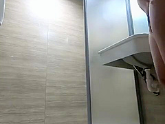 Milf in sexy lingerie shower caught on hidden