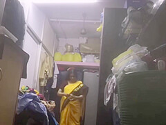 Muslim aunty saree changing video