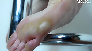 Mysterious Enigmas Amazing Playful Feet Toes, Czech)