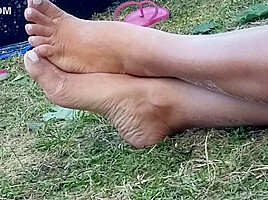 Nervous arabic hip hop pointing feet preview 