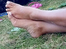 Nervous arabic hip hop pointing feet preview 