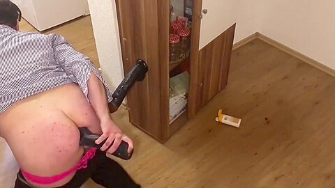 Office worker needs some anal pleasure