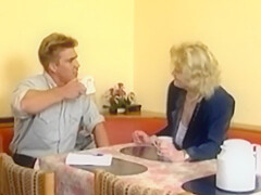 Oma Laedt Zum Kaffee Kraenzchen (scene02)