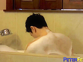 PETERFEVER Gay Jock Peter Le Showcases His Ripped Body