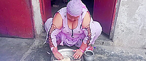 Pakistani House Wife Atta Gundhty Hue Sex