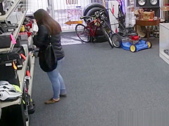 Pawnshop thief pussyfucked after fellatio
