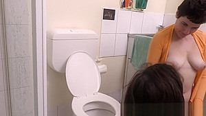 Pissing aussie les licks