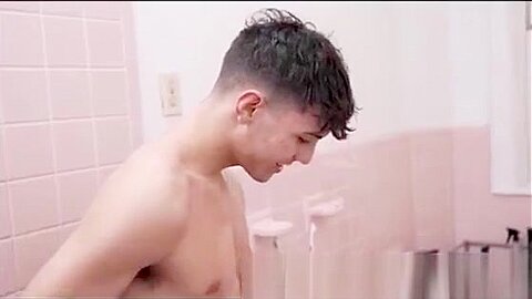 Sexy Twinks kiss and bareback in the shower