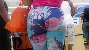 She shakes and jiggle her ass