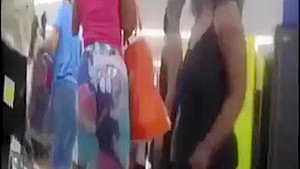 She shakes and jiggle her ass