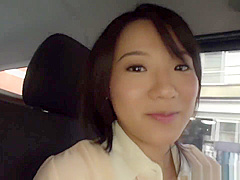 Shibuya Kaho removes undies on the bag seat