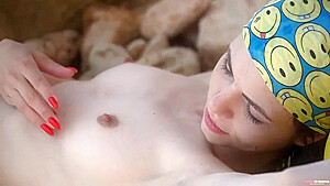 Sirena Milano In Masturbates On The Beach
