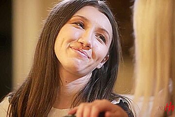Starstruck - Maya Woulfe Lilly Bell