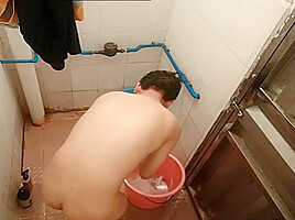 Step daddy Is So Sexy Bathing Dick Is So Big
