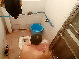 Step daddy Is So Sexy Bathing Dick Is So Big
