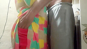 Su Ru And Bhabhi Ji - Baju Wali Ko Ghr Pe Sabji Banate Time Chudayi