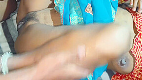 Suman Bhabhi Ke Gand Me Aaj Peheli Mote Land Se Chudai Kiya Aur Chut Me Mulli Dala