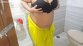 Tamil Rich Hot Aunty Has Sex With Bathroom Water Pipe