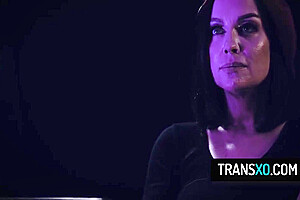 Tranny Dominatrix Licks And Fucks A Milfs Pussy 6 Min - Casey Kisses And Sovereign Syre