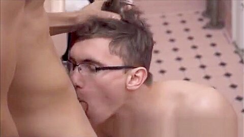 Twinks make love in the shower