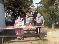 Two Old Fucks & Young Sluts 4 (scenne04)