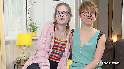 Und Josefine L Lecken Sich Gegenseitig Die Pussys