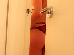 Voyeuring My Step sisters Noisy Masturbation