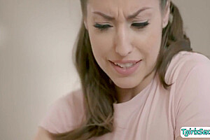 Wanna See How Masseuse Handles Straight Guy Clients Cock? 10 Min - Jenna Gargles And Spencer Bradley