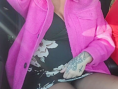 Wife Gets Fingered In The Car