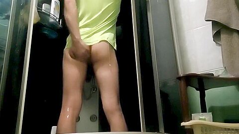 YOUNG BOY PISS, WASHES AND JERK IN THE SHOWER