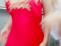 丰满身材美乳墨镜姐花洗边洗边用茄子黄瓜摩擦逼逼2