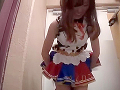コスプレ美女を玄関に入れ衣装の上から体を触りスカートを上げてパンツを見てチン・を手コキしてフェラしています。