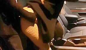 il filme sa femme se faire prendre sur un parking