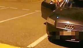 il filme sa femme se faire prendre sur un parking