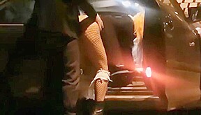 il filme sa femme se faire prendre sur un parking