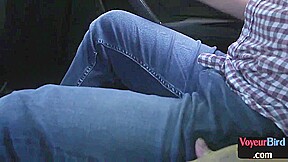 in car teases BF who jerks on her sexy body outdoor