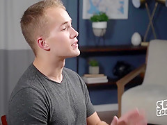lil  len te plug porn -Bubble Butt Beauty Kit Rides A Dildo Before Cumming - Sean Cody