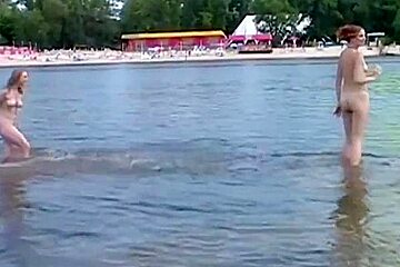 ny ctlin gy porn -Nude Beach - Hot Babes Put on a Show