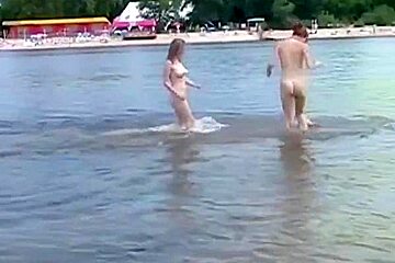 ny ctlin gy porn -Nude Beach - Hot Babes Put on a Show