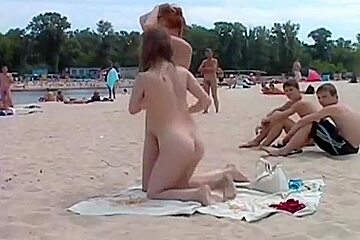 ny ctlin gy porn -Nude Beach - Hot Babes Put on a Show