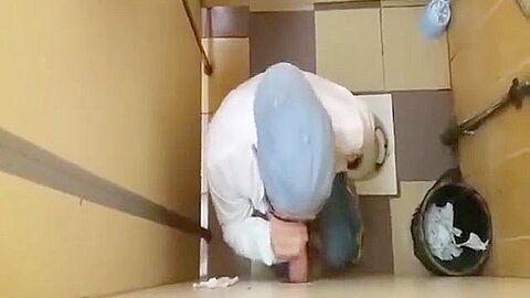 russian gloryhole suck / русские в туалете