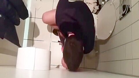 russian gloryhole suck / русские в туалете