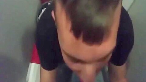 russian gloryhole suck / русские в туалете