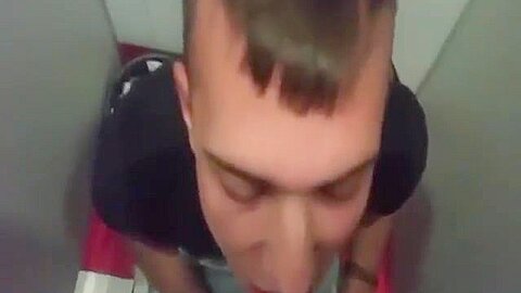 russian gloryhole suck / русские в туалете