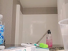 sis caught completely nude in bathroom (better quality)