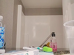 sis caught completely nude in bathroom (better quality)