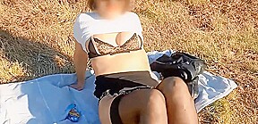 sortie en voiture finissant en coquineries dans le champ (pornhub)